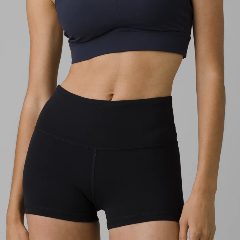 Prana Layna short